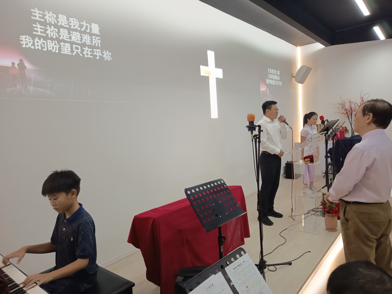 10月4日主日剪影:敬拜团队同心服事